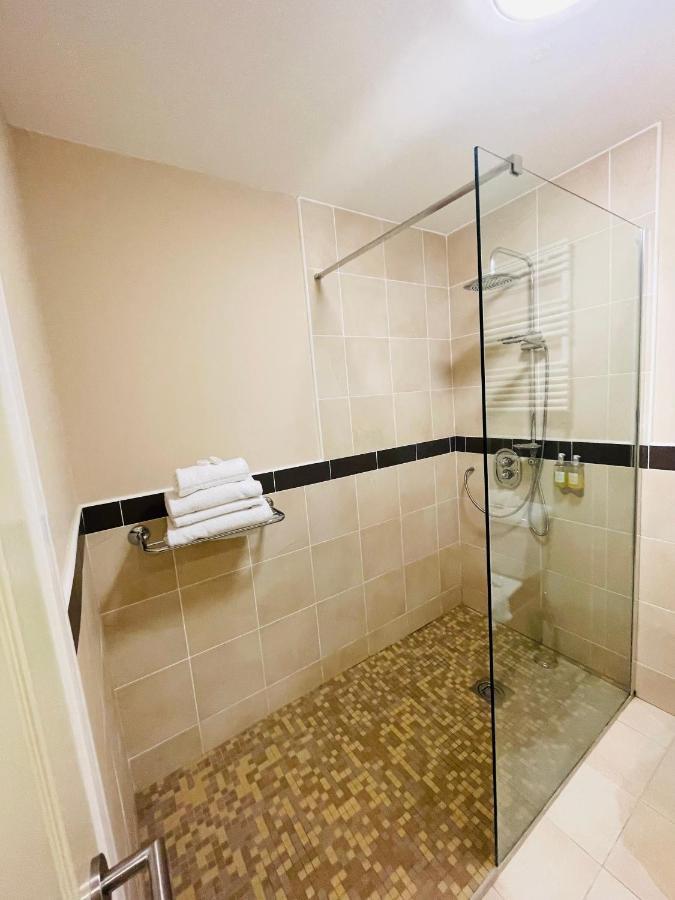 Burren Atlantic Hotel & Holiday Cottages Ballyvaughan Bagian luar foto