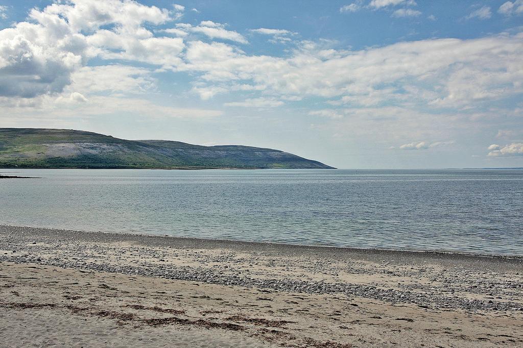 Burren Atlantic Hotel & Holiday Cottages Ballyvaughan Bagian luar foto